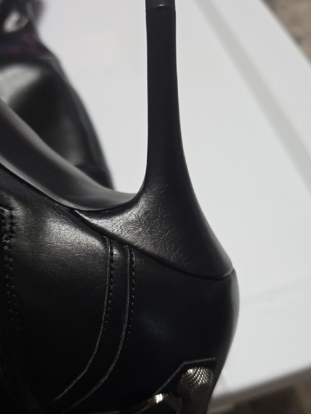 Black Pointed-Toe Stiletto Knee-High Boots - Picture 6 of 7